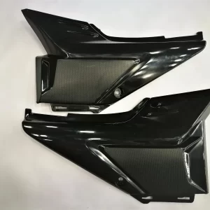 TAPA LATERAL AKT 125 TT