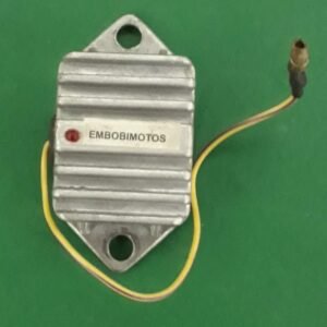 REGULADOR  DE VOLTAJE UNIVERSAL 12 V